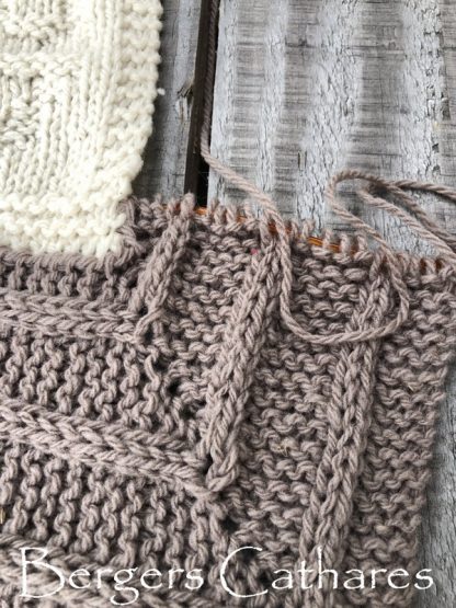 bordure en pure laine à tricoter autour du palid