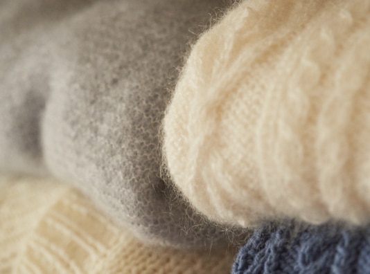 vêtements tricot à la main en mohair et en laine de la ferme - Bergers Cathares